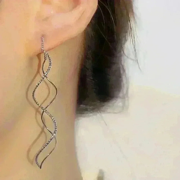 Elegant Long Tassel Wave Line Earrings - Picture 2 of 3
